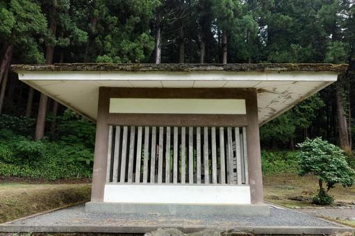 福井県-一乗谷朝倉氏遺跡-営林塚-側面 福井県-一乗谷朝倉氏遺跡-営林塚-側面 一乗谷,朝倉氏遺跡,営林塚の写真素材