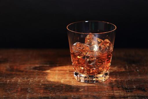 ウイスキー　1 ウイスキー,スコッチ,オンザロックの写真素材