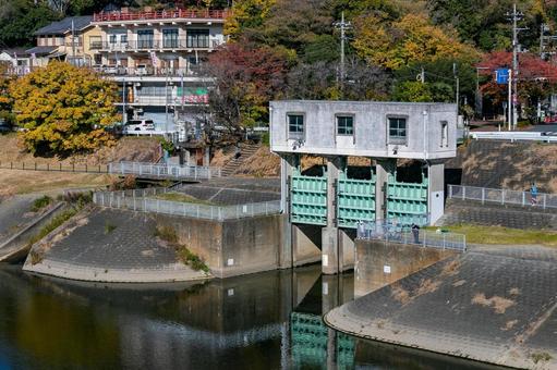 日本のどこかの水門 多摩川,水門,神奈川の写真素材