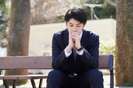 Japanese male businessman worried about worries, un homme d'affaires, un homme, nouvel employé, JPG