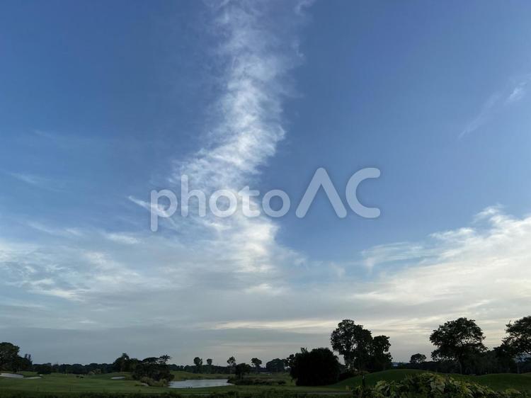 爽やか・真夏のゴルフ場の夕暮れ 快晴,ゴルフ,ゴルフ場の写真素材