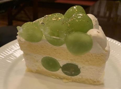 シャインマスカットケーキ100 シャインマスカットケーキ100の写真