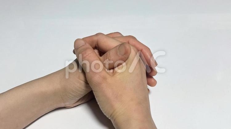 両手を合わせるポーズ 腕,両手,手の写真素材