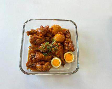 手羽元とゆで卵の甘辛煮(作り置きおかず) 手羽元とゆで卵の甘辛煮(作り置きおかず) 作り置き,常備菜,保存容器の写真素材