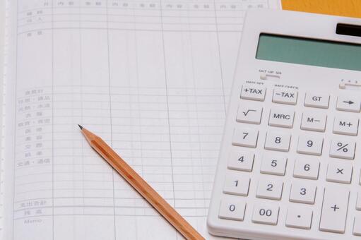家計管理のイメージ　家計簿と鉛筆と電卓2 家計簿,インフレ,節約の写真素材