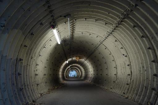 駅前に続く地下トンネル 通路,地下トンネル,トンネルの写真素材
