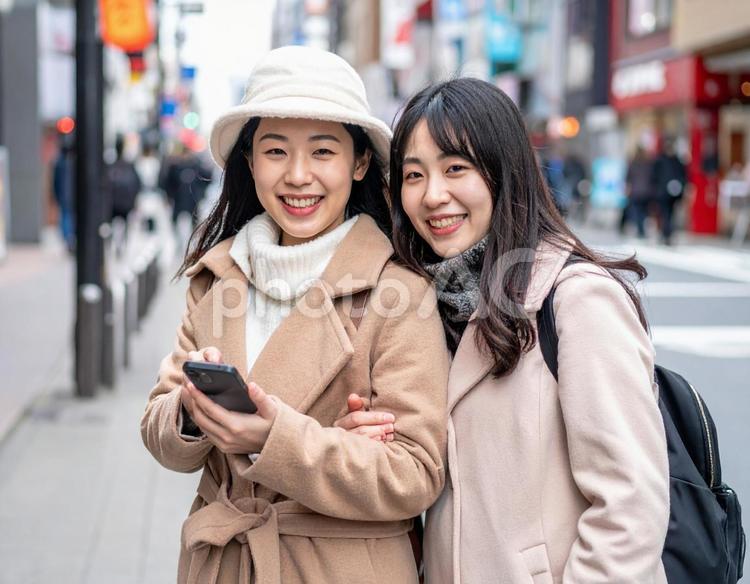 街中にいる2人組の女性 ai生成,女性,二人組の写真素材