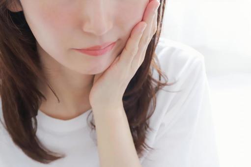 歯が痛い女性 歯が痛い女性 痛み,女性,虫歯の写真素材