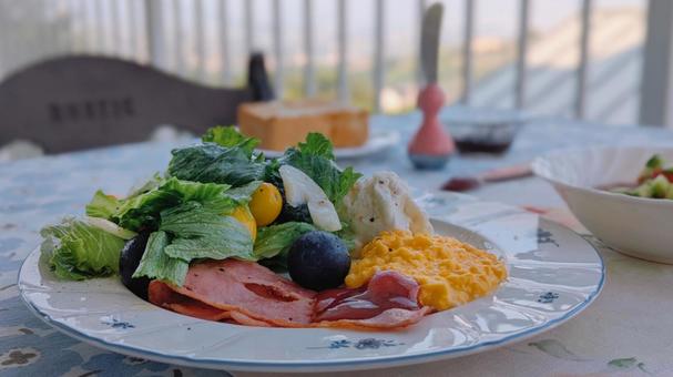 朝ごはん 朝ごはん 朝食,テーブル,外の写真素材
