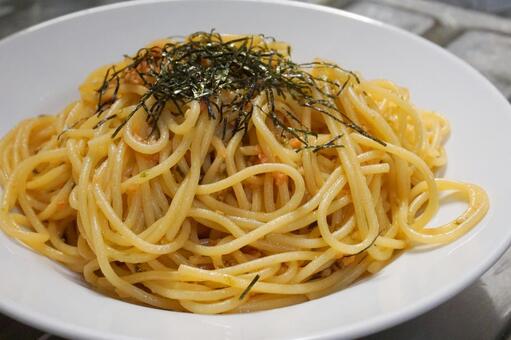 刻みのりをのせた和風スパゲティ 明太子パスタ,海苔,スパゲティの写真素材