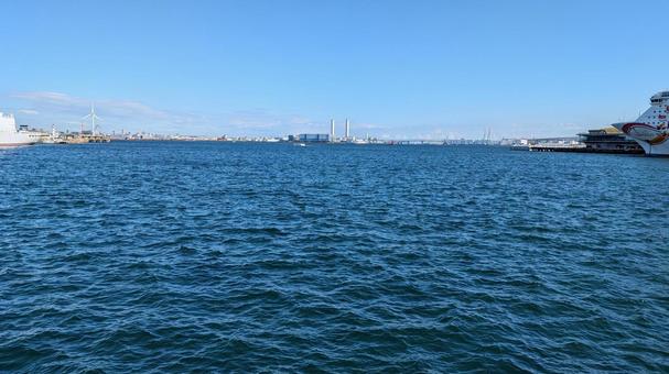 みなとみらいの水面 みなとみらい,横浜,水面の写真素材