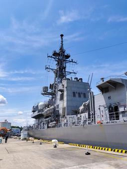 護衛艦「いかづち」横須賀にて 護衛艦「いかづち」横須賀にての写真
