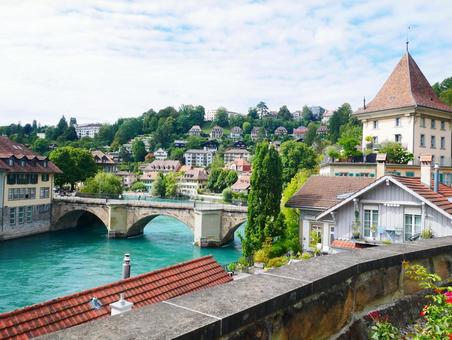 自然と調和したベルンの街並み スイス,ベルン,ヨーロッパの写真素材