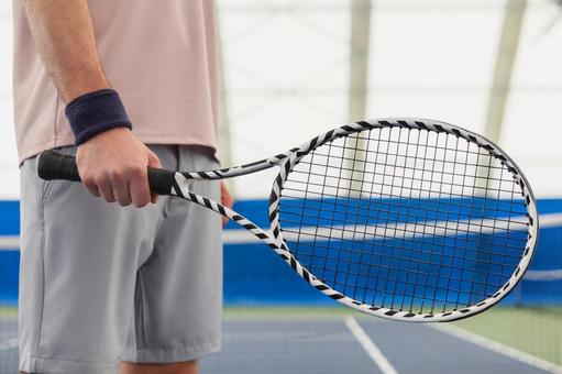 テニスラケットを握る男性の手 テニス,ラケット,握るの写真素材