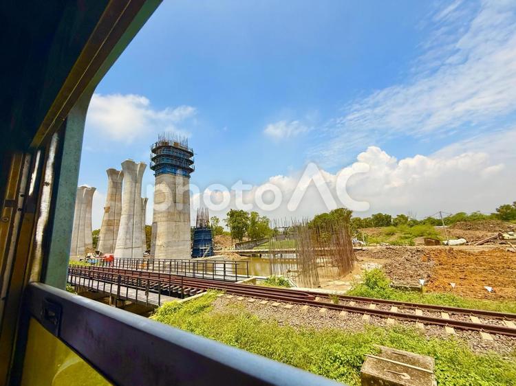 タイの列車ののどかな車窓 青空,空,ブルースカイの写真素材
