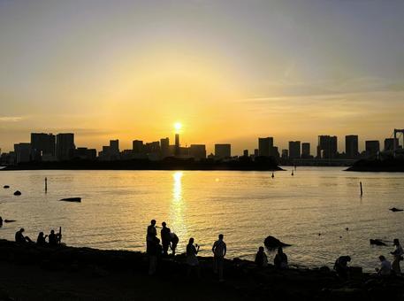 夕暮れのお台場から見た東京の景色 夕暮れのお台場から見た東京の景色 東京,お台場,東京湾の写真素材