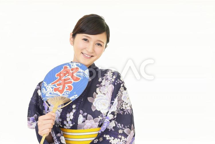 浴衣を着た笑顔の女性 女性,浴衣,着物の写真素材