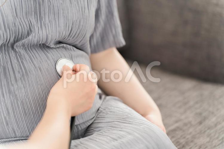 産婦人科で検診を受ける妊婦 産婦人科,マタニティクリニック,聴診器の写真素材
