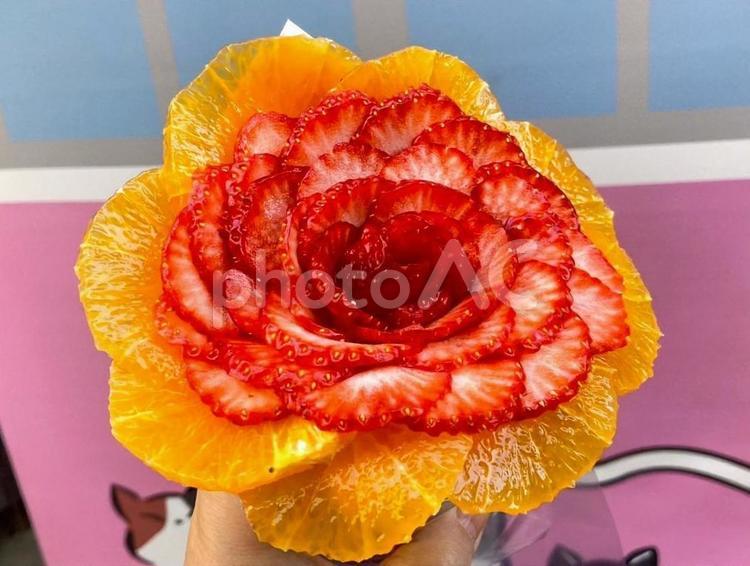 尾道本通りのクレープ クレープ,オレンジ,いちごの写真素材