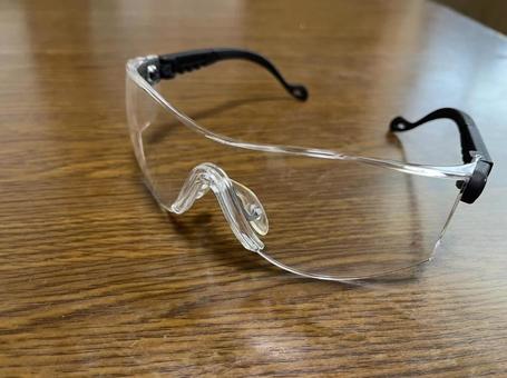 防護用メガネ 防護用メガネの写真