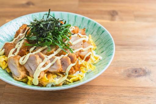 からマヨ丼 からマヨ丼 からマヨ丼,鶏のから揚げ,鶏肉の写真素材
