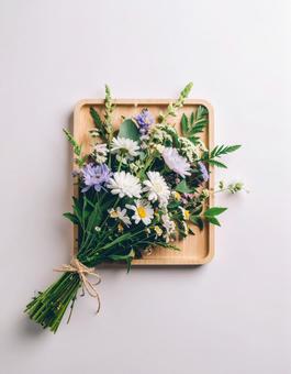 素朴な山野草のブーケ 素朴な山野草のブーケの写真