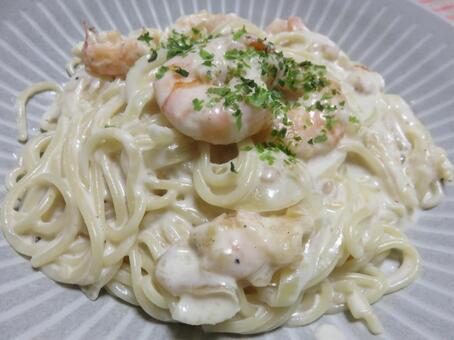 海鮮スパゲティ クリームパスタ,海老,美味しいの写真素材