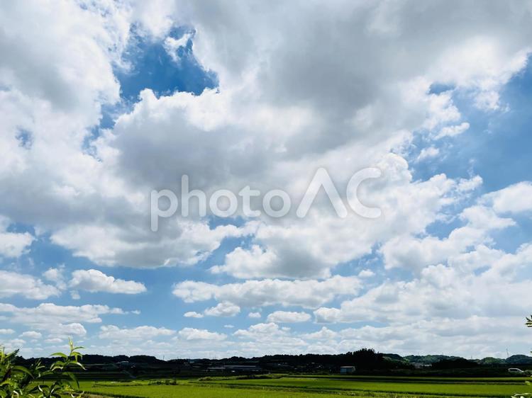夏空入道雲大空田舎の風景田園畑 空,雲,田舎の写真素材