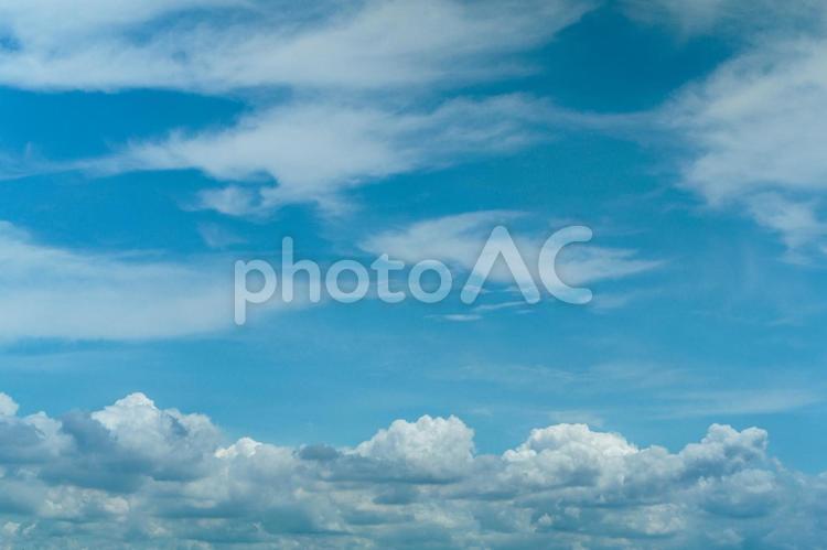 夏の青空と白い雲 雲,空,風景の写真素材