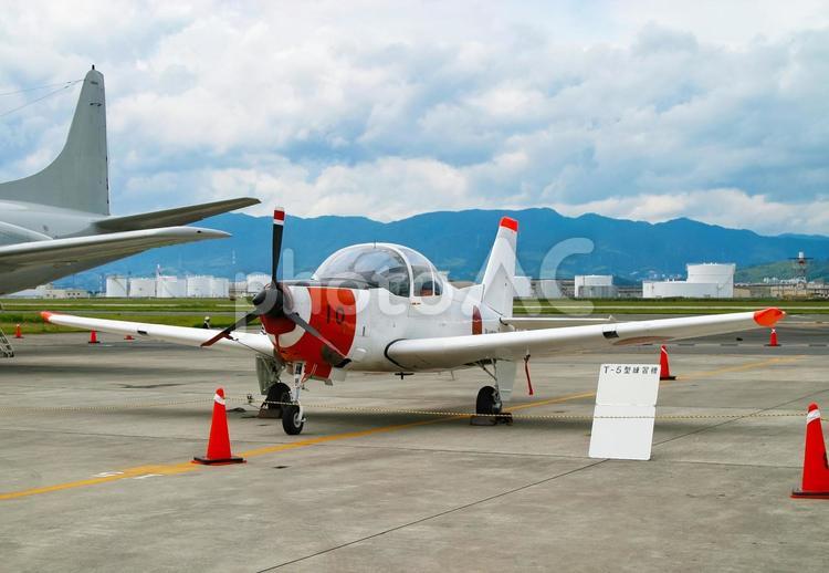 展示中の海上自衛隊練習機 T-5 自衛隊,海上自衛隊,ミリタリーの写真素材