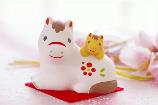 縁起物の可愛らしい午年の置き物 午年,馬,干支の写真素材