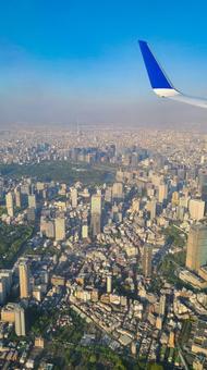 飛行機の窓から見る景色 飛行機の窓から見る景色 飛行機,景色,空の写真素材