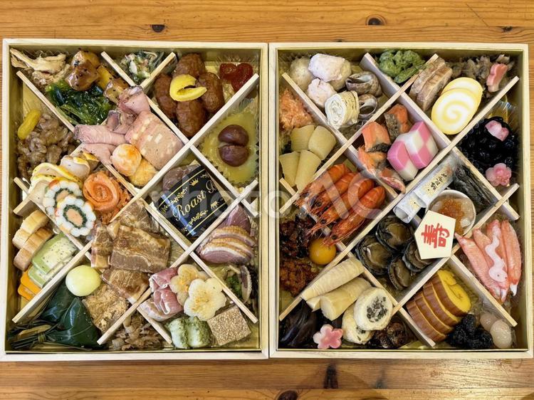 豪華絢爛おせち料理の盛り合わせ おせち,おせち料理,正月の写真素材