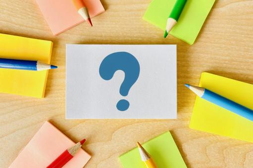 はてなマークとメモと色鉛筆 疑問,はてな,メモの写真素材