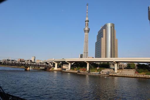 青空と隅田川とスカイツリーの見える街並み 青空,隅田川,スカイツリーの写真素材