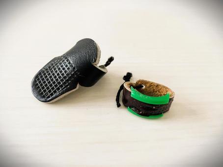 Photo, thimbles, leather, black, 