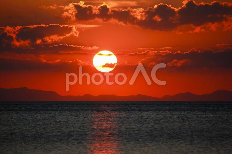 海に沈む夕陽　201109 02 太陽,夕陽,落日の写真素材
