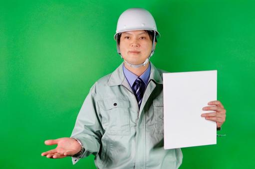 建設作業員の案内 建設作業員の案内 作業員,建設業,ヘルメットの写真素材