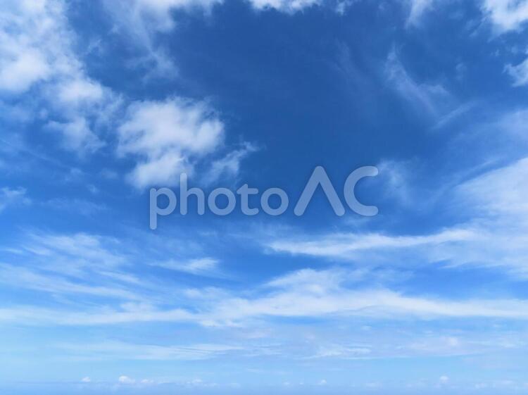 青空　夏の空　青い空　空と雲　空　風景 空,青空,快晴の写真素材