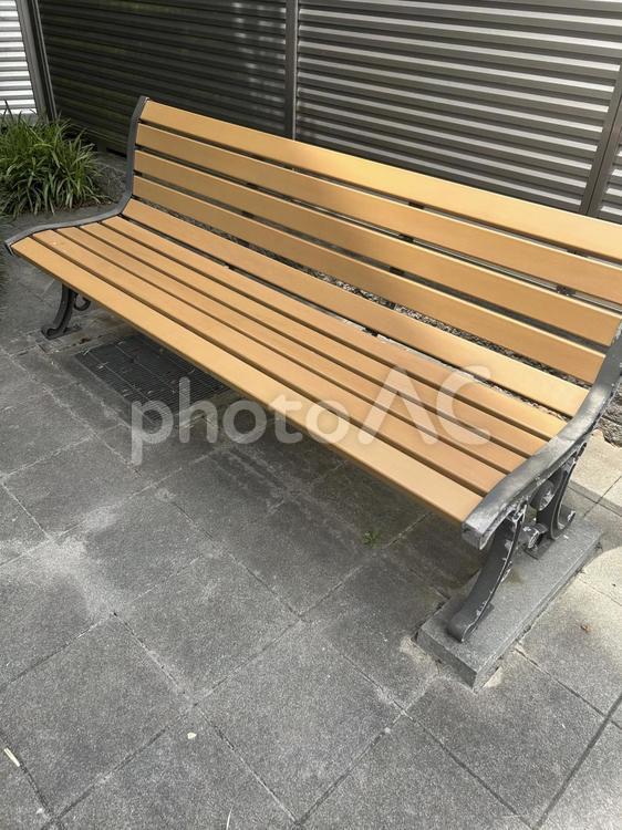 街角の休憩用ベンチ ベンチ,木,木製の写真素材