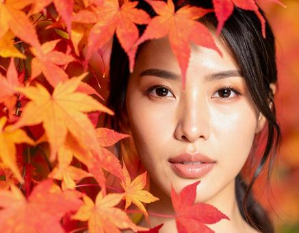 美しい秋の紅葉と日本人女性モデル 秋3 美しい秋の紅葉と日本人女性モデル 秋3の写真