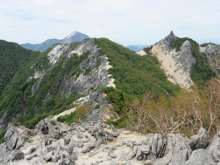 地蔵ヶ岳のオベリスクと甲斐駒ヶ岳 地蔵ヶ岳のオベリスクと甲斐駒ヶ岳の写真