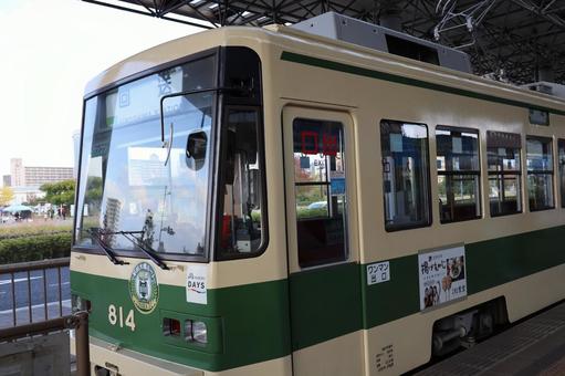 広島電鉄の電車（広島港駅） 広島電鉄,ひろでん,鉄道の写真素材
