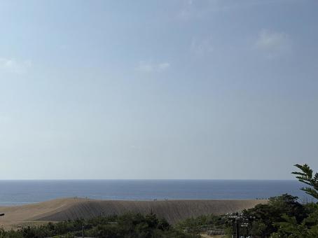 曇り空と海 曇り空と海の写真