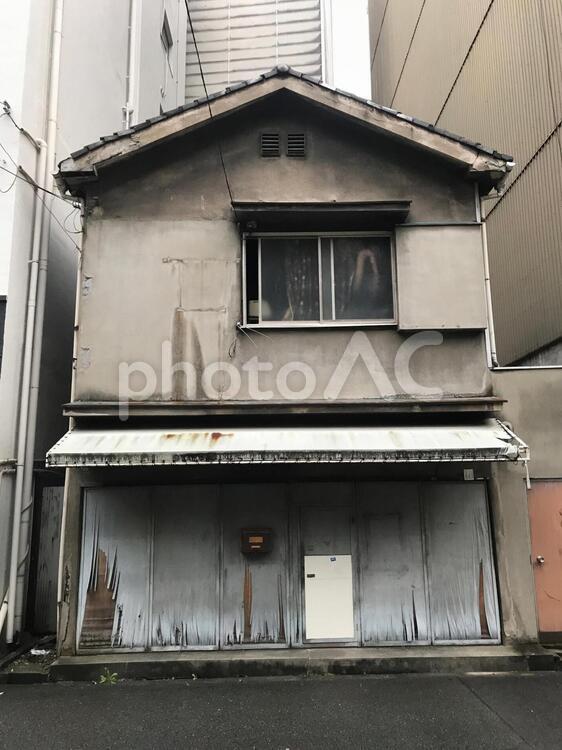 放棄された家 建物,住宅,クラックの写真素材