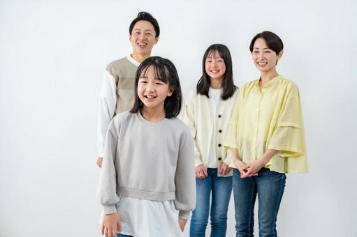 家族四人ポートレート 家族四人ポートレート 家族,ファミリー,親子の写真素材