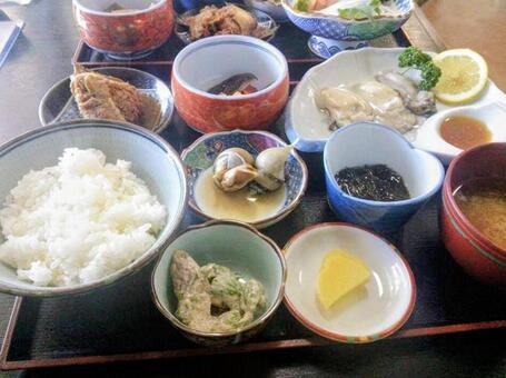 海沿いのでランチ デート,ランチ,お昼ごはんの写真素材