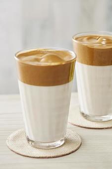 ダルゴナコーヒー ダルゴナコーヒーの写真