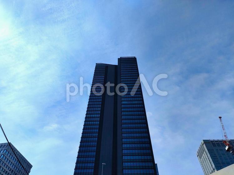 オフィス街と青い空 オフィス街,青空,空の写真素材