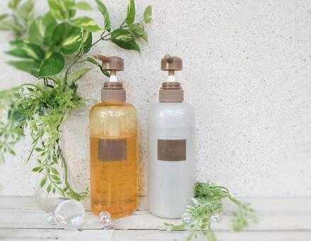 シャンプーコンディショナー類 横長サイズ シャンプー,コンディショナー,ボディソープの写真素材